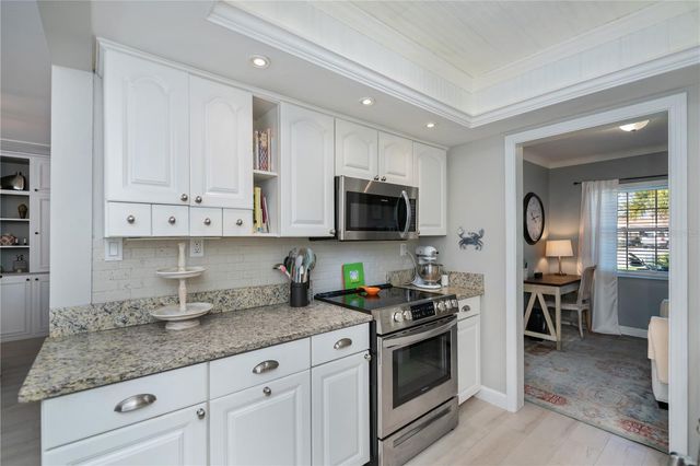 809 NOKOMIS AVENUE S, Venice, FL 34285