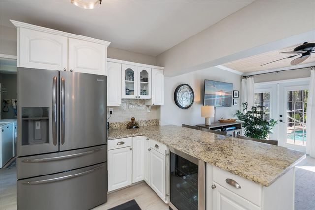 809 NOKOMIS AVENUE S, Venice, FL 34285