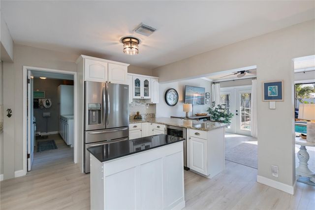 809 NOKOMIS AVENUE S, Venice, FL 34285