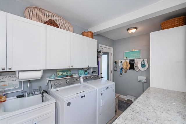 809 NOKOMIS AVENUE S, Venice, FL 34285