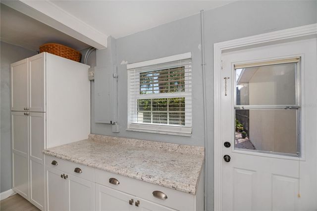 809 NOKOMIS AVENUE S, Venice, FL 34285