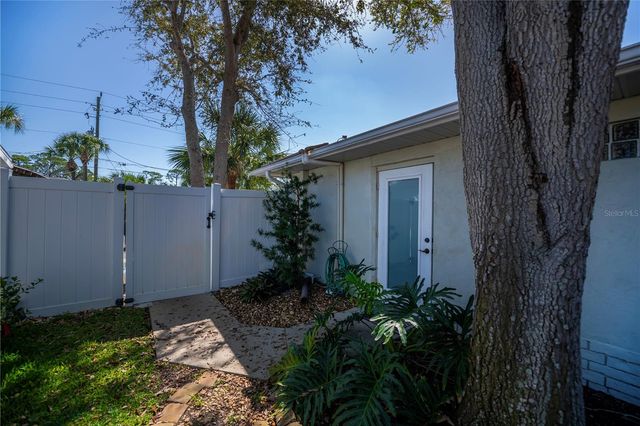 809 NOKOMIS AVENUE S, Venice, FL 34285