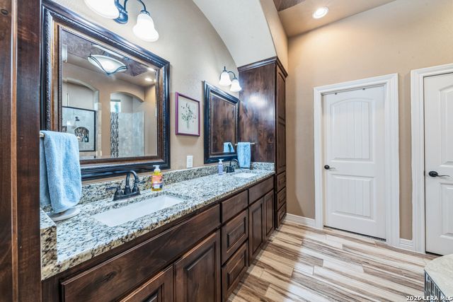 128 Bucks, La Vernia, TX 78121