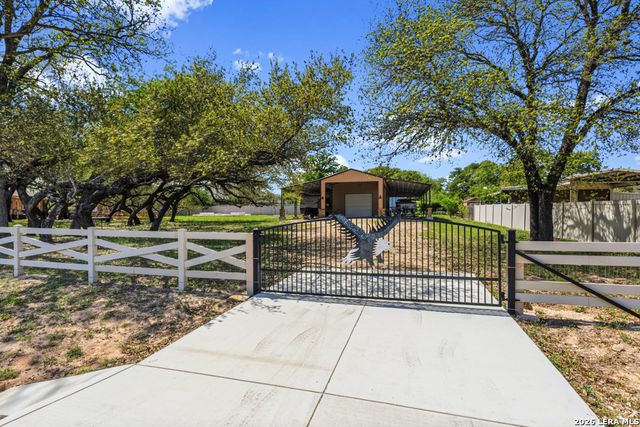 128 Bucks, La Vernia, TX 78121