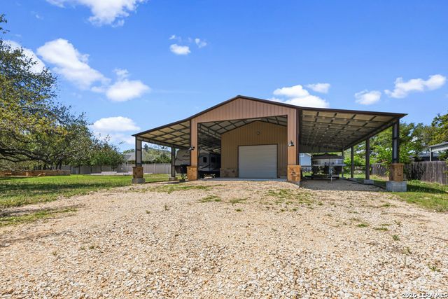 128 Bucks, La Vernia, TX 78121