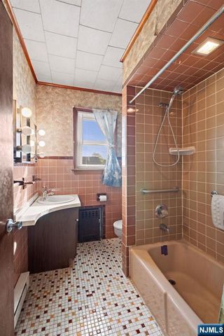 420 Rutherford Avenue, Lyndhurst, NJ 07071
