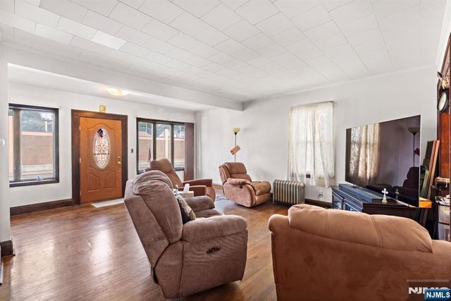 420 Rutherford Avenue, Lyndhurst, NJ 07071