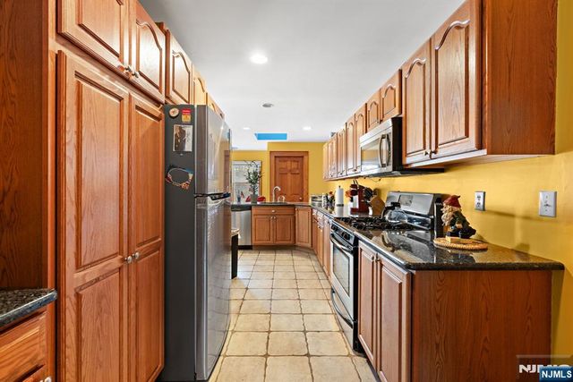 420 Rutherford Avenue, Lyndhurst, NJ 07071