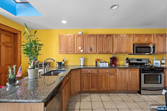 420 Rutherford Avenue, Lyndhurst, NJ 07071