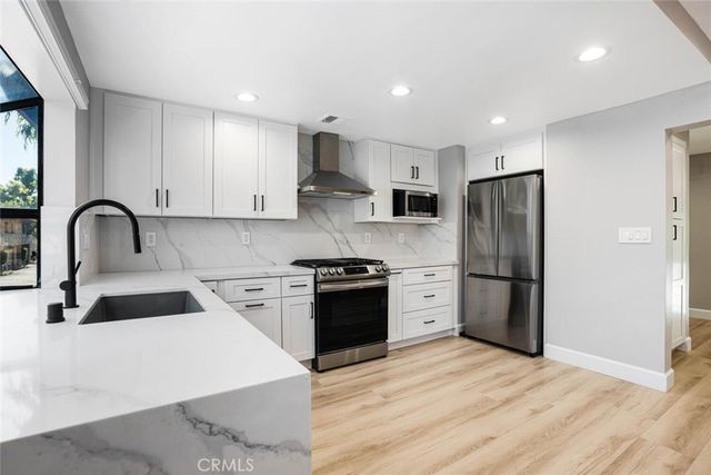 5800 Owensmouth Avenue 4, Woodland Hills, CA 91367