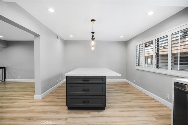 5800 Owensmouth Avenue 4, Woodland Hills, CA 91367