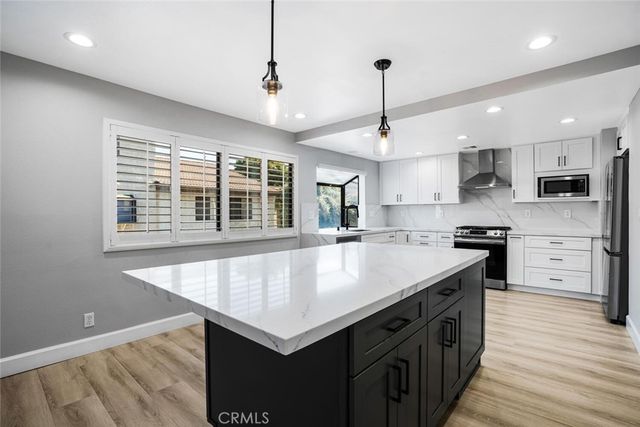 5800 Owensmouth Avenue 4, Woodland Hills, CA 91367