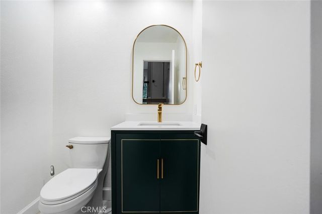 5800 Owensmouth Avenue 4, Woodland Hills, CA 91367