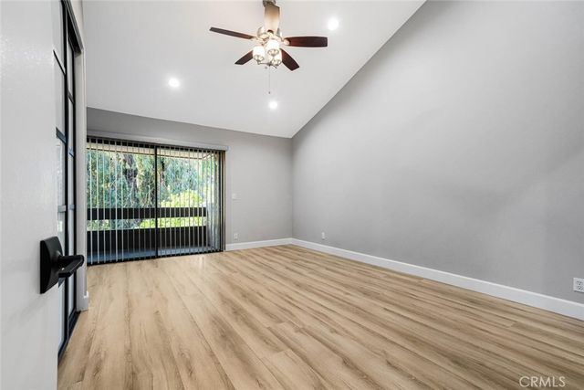 5800 Owensmouth Avenue 4, Woodland Hills, CA 91367