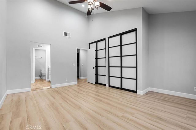 5800 Owensmouth Avenue 4, Woodland Hills, CA 91367