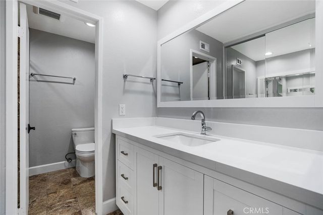 5800 Owensmouth Avenue 4, Woodland Hills, CA 91367