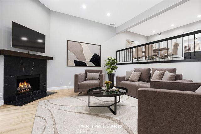 5800 Owensmouth Avenue 4, Woodland Hills, CA 91367