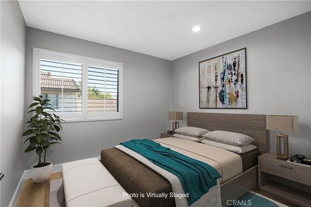 5800 Owensmouth Avenue 4, Woodland Hills, CA 91367