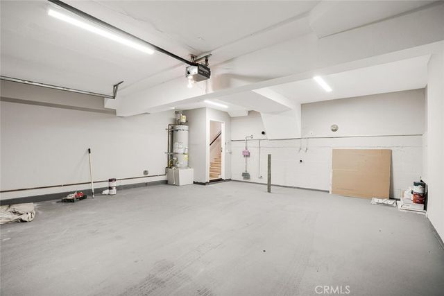 5800 Owensmouth Avenue 4, Woodland Hills, CA 91367