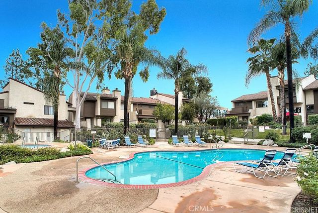 5800 Owensmouth Avenue 4, Woodland Hills, CA 91367