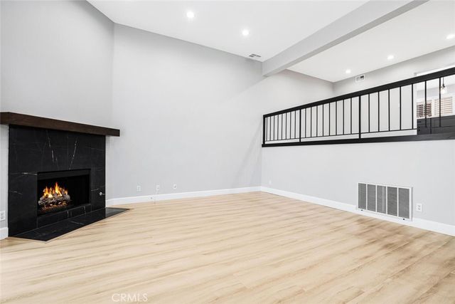 5800 Owensmouth Avenue 4, Woodland Hills, CA 91367