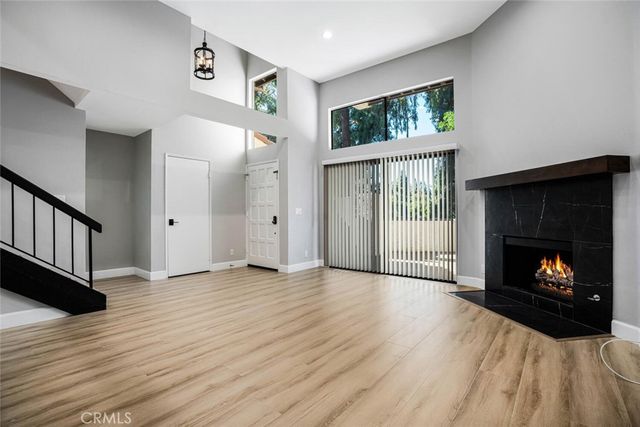 5800 Owensmouth Avenue 4, Woodland Hills, CA 91367