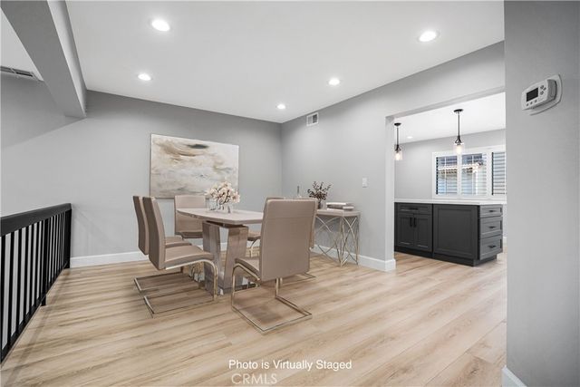 5800 Owensmouth Avenue 4, Woodland Hills, CA 91367