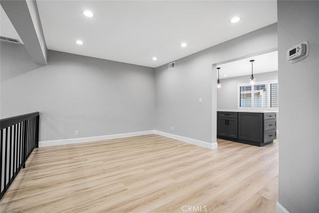 5800 Owensmouth Avenue 4, Woodland Hills, CA 91367