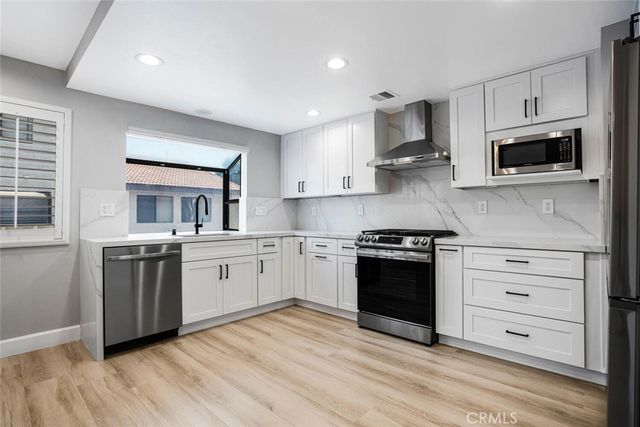 5800 Owensmouth Avenue 4, Woodland Hills, CA 91367