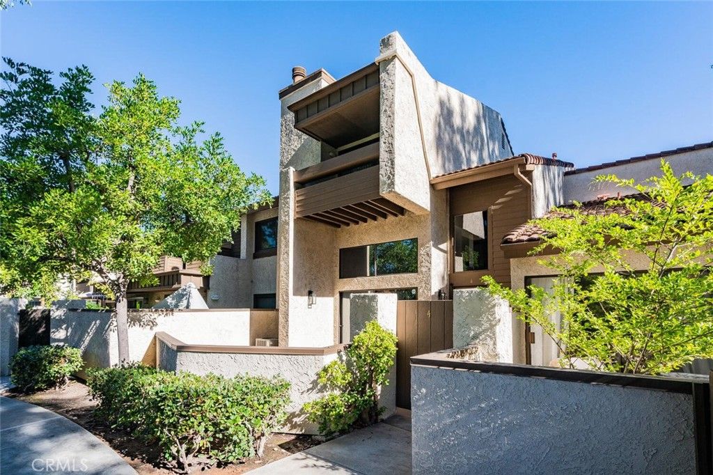 5800 Owensmouth Avenue 4, Woodland Hills, CA 91367