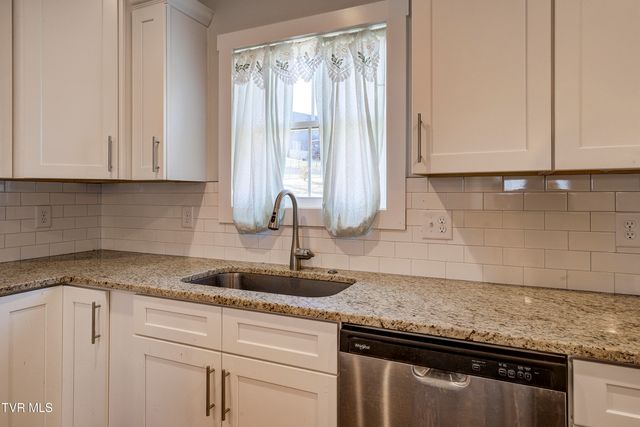 1070 Cabot Cove, Jonesborough, TN 37659