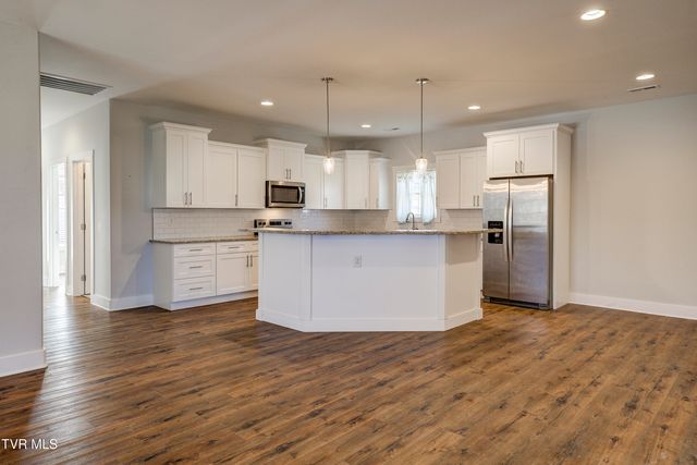 1070 Cabot Cove, Jonesborough, TN 37659