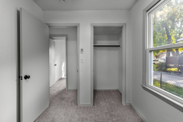 2008 AVENUE E, Council Bluffs, IA 51501