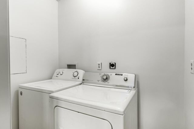 2008 AVENUE E, Council Bluffs, IA 51501