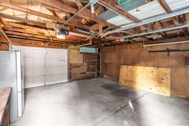 2008 AVENUE E, Council Bluffs, IA 51501