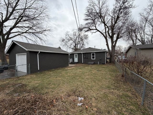 2008 AVENUE E, Council Bluffs, IA 51501