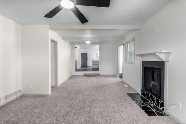 2008 AVENUE E, Council Bluffs, IA 51501