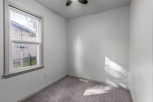 2008 AVENUE E, Council Bluffs, IA 51501