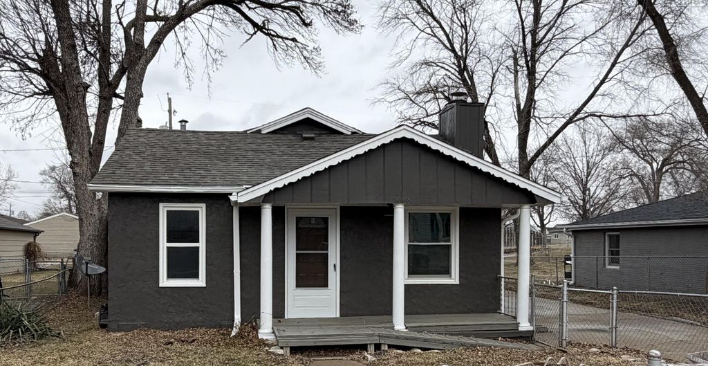 2008 AVENUE E, Council Bluffs, IA 51501