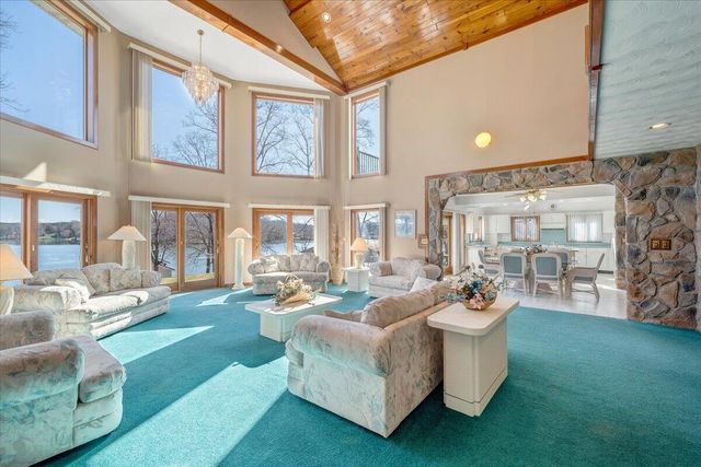 312 Spring DR, Huddleston, VA 24104