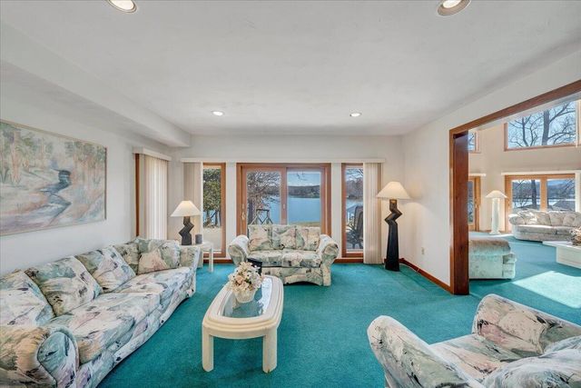 312 Spring DR, Huddleston, VA 24104