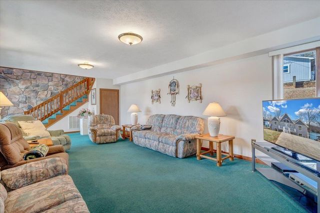 312 Spring DR, Huddleston, VA 24104