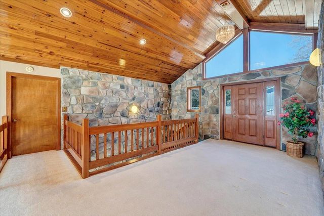 312 Spring DR, Huddleston, VA 24104