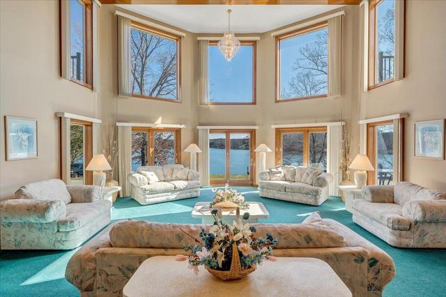 312 Spring DR, Huddleston, VA 24104