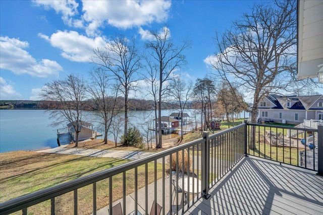 312 Spring DR, Huddleston, VA 24104