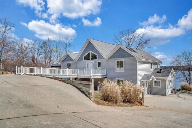 312 Spring DR, Huddleston, VA 24104