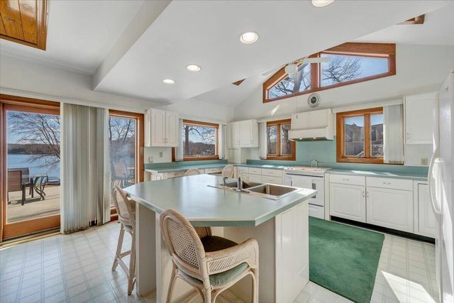 312 Spring DR, Huddleston, VA 24104