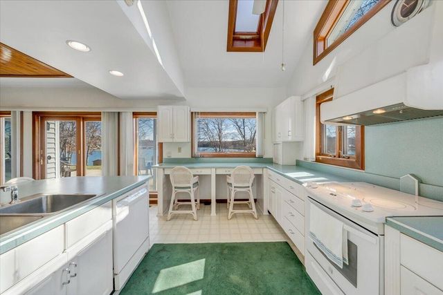 312 Spring DR, Huddleston, VA 24104