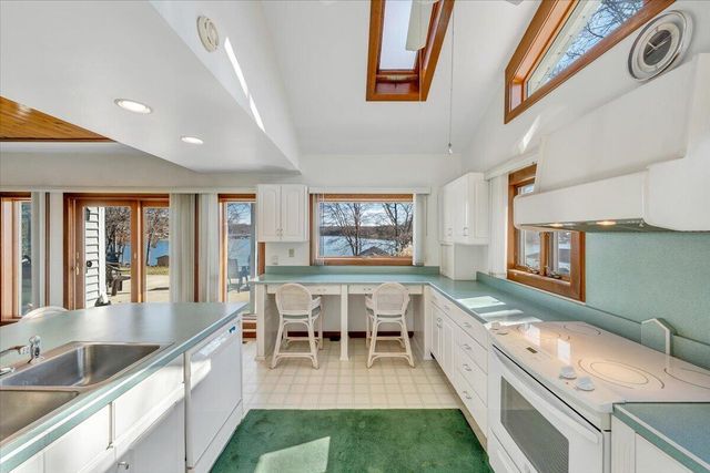 312 Spring DR, Huddleston, VA 24104