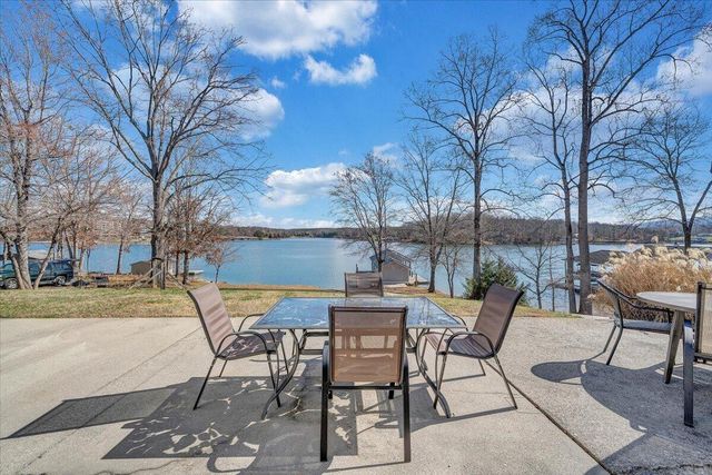 312 Spring DR, Huddleston, VA 24104